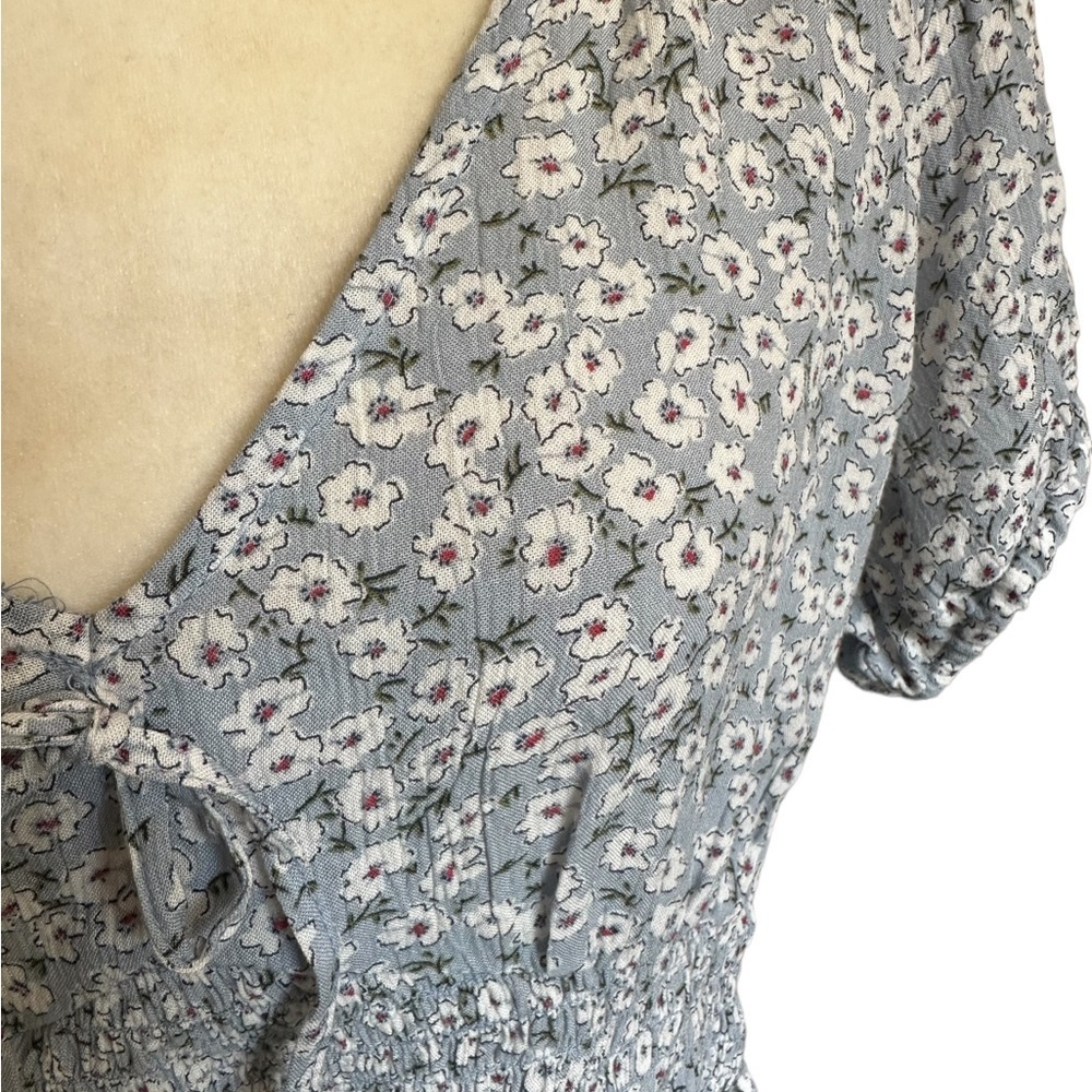 π π- 5/$15 Aeropostale Ditzy Floral Crop Top, Blue & White, XL - Picture 3 of 4